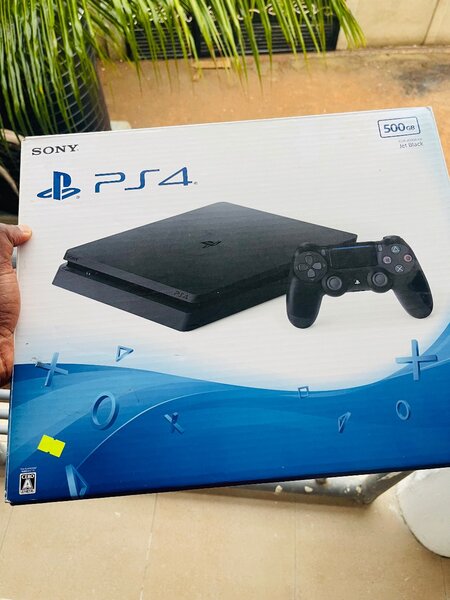 Ps4 slim almost new dm