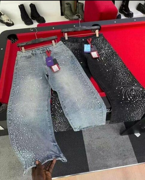 Jeans délavés avec strass