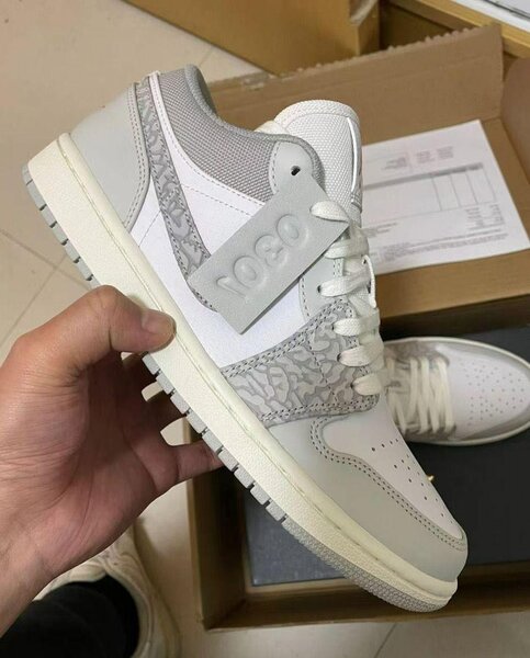 Sneakers en cuir blanc élégant