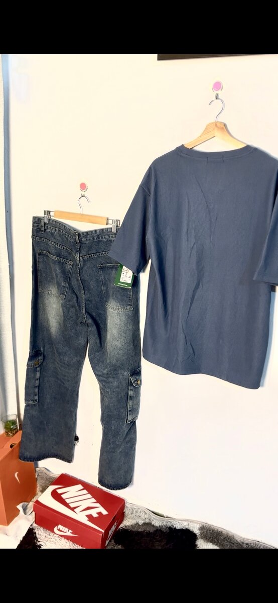 T-shirt et jeans pour homme