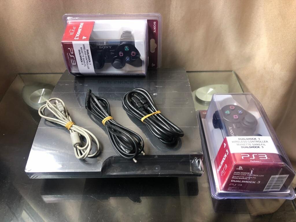 Ps3 + 20 Bon jeux intégrés + 2 manettes