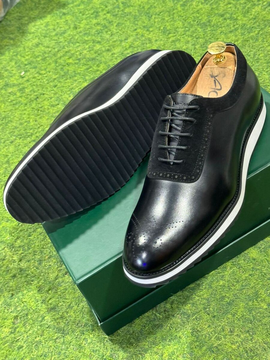 Chaussures habillées en cuir noir