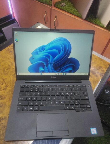 DELL LATITUDE 7300