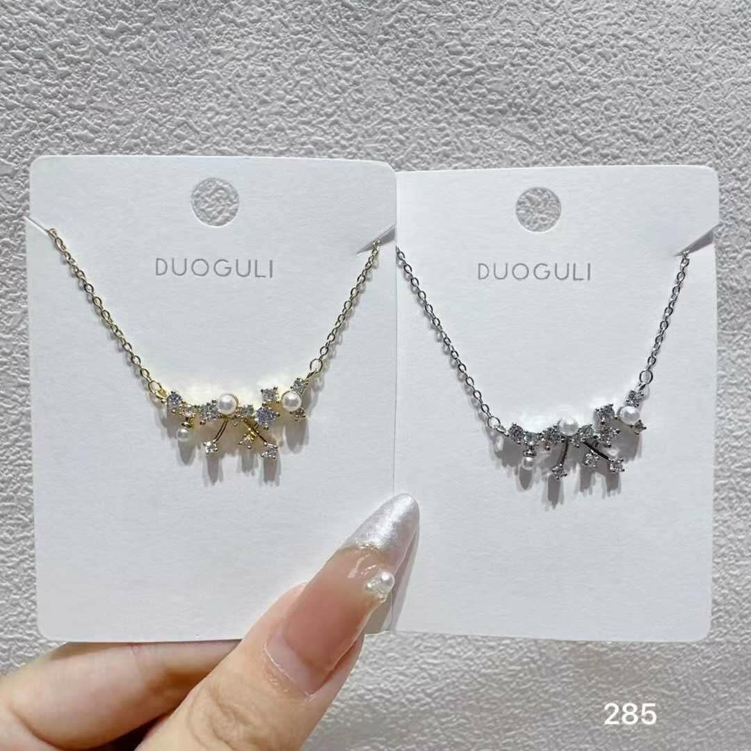 Elegant Flower Pendant Necklace