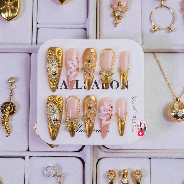 Ongles Press-On Dorés Élégants