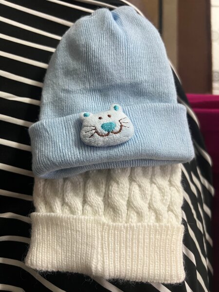 Bonnets en laine pour bébés