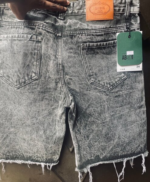Shorts en jean délavé usé