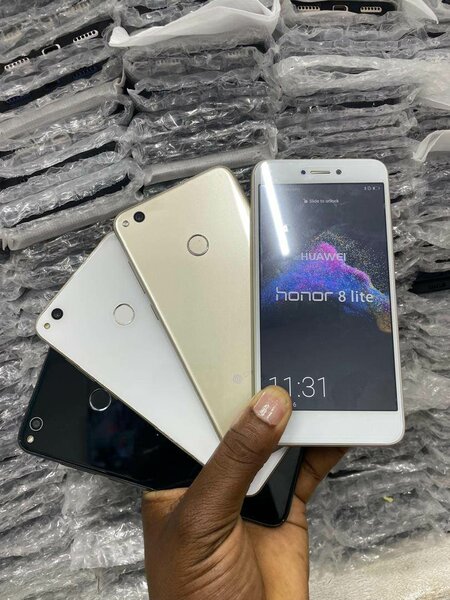 Huawei Honnor 8 lite (casi-neuf )