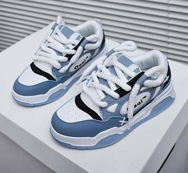 Chaussures de sport bleu et blanc