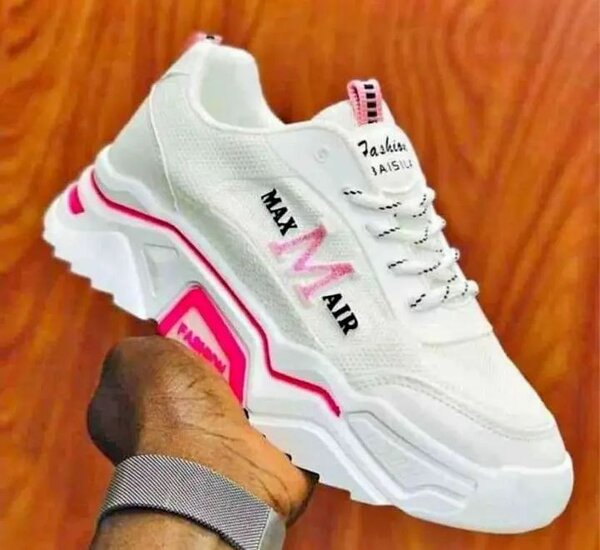 Chaussures de sport blanches avec accents roses