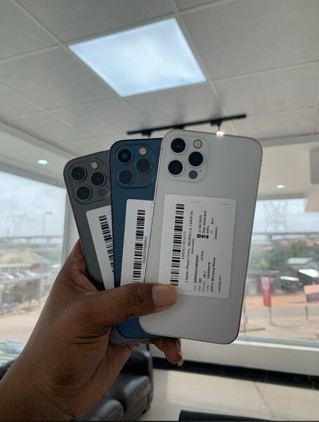 iPhone 12 pro  Max 256g fresh in box