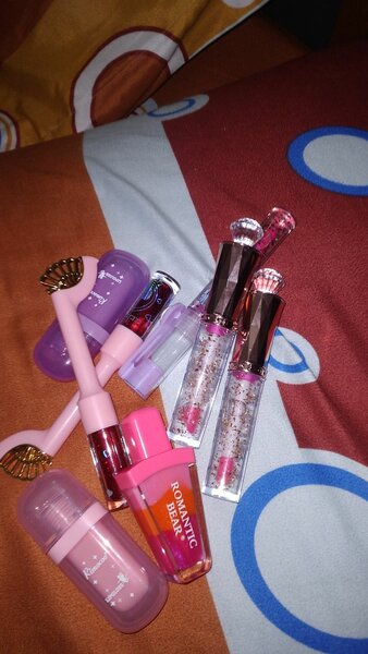 gloss à lèvres scintillants