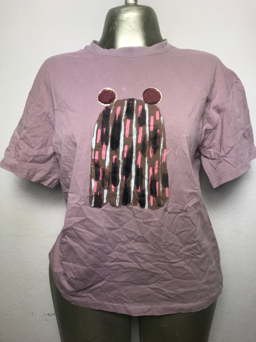 T-shirt rose imprimé artistique