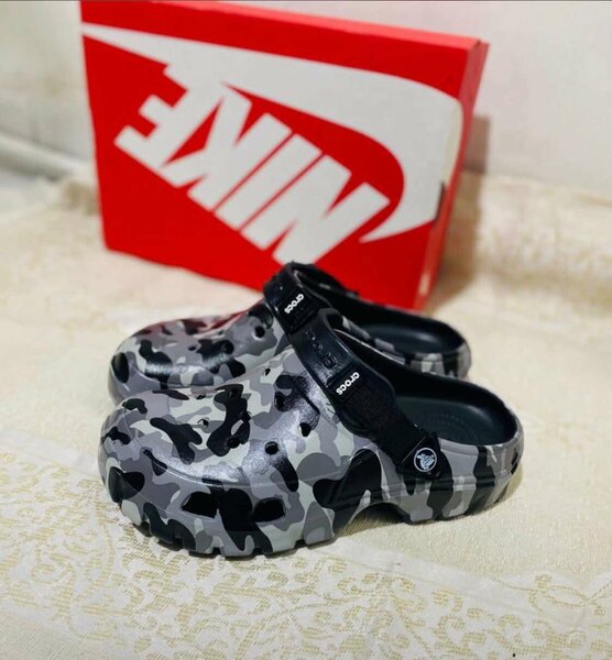 Crocs camouflage modernes