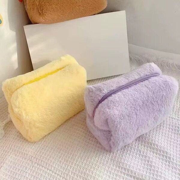 Pochette de maquillage en peluche douce
