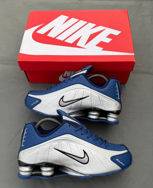 Chaussures Nike Shox bleu et blanc