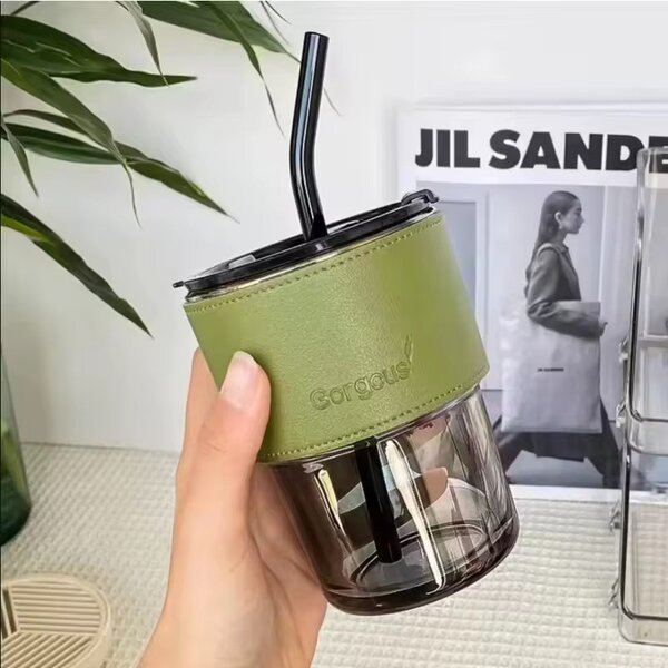 Mug en verres avec paille