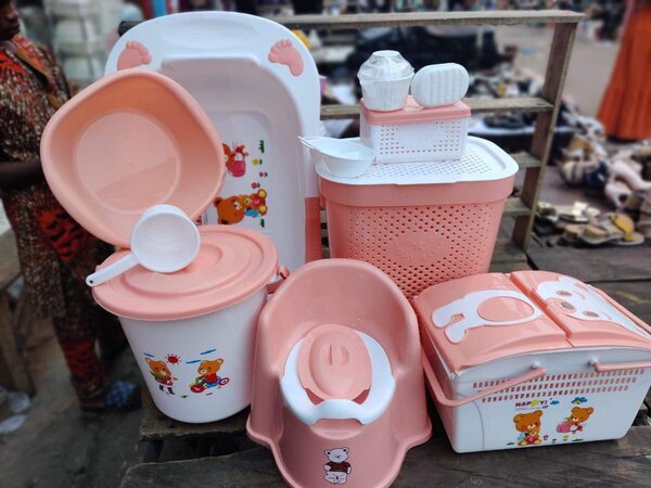 Baignoire, berceau, articles bébé