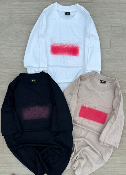 T-shirts "Amen" noirs et blancs