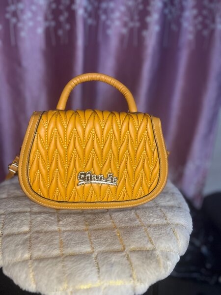 Sac bandoulière jaune élégant