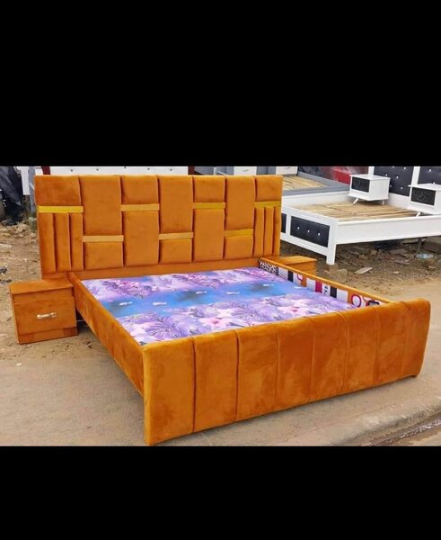 Lit en velours orange avec rangements