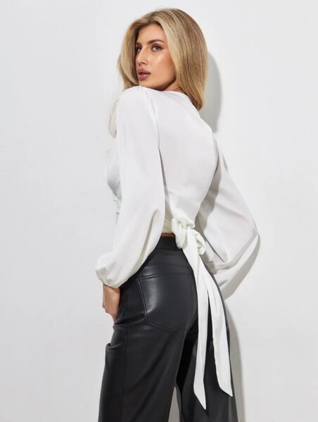 Атласная блузка на запах