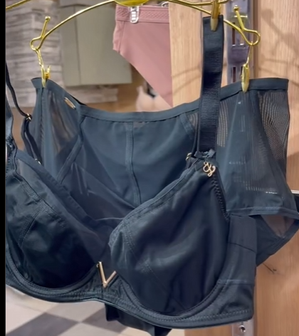 Представляем оригинальный базовый комлект. Этот роскошный предмет нижнего белья выполнен без поролона, что обеспечивает естественное ощущение и максимальный комфорт. 