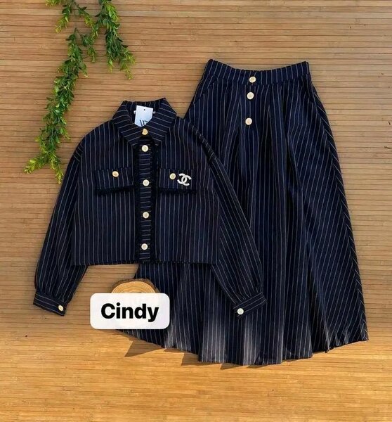 Ensemble jupe et haut rayé bleu marine