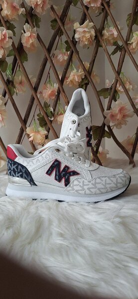 Baskets blanches sport style