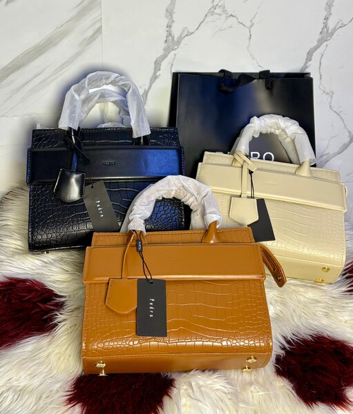 Sac à main en cuir texturé