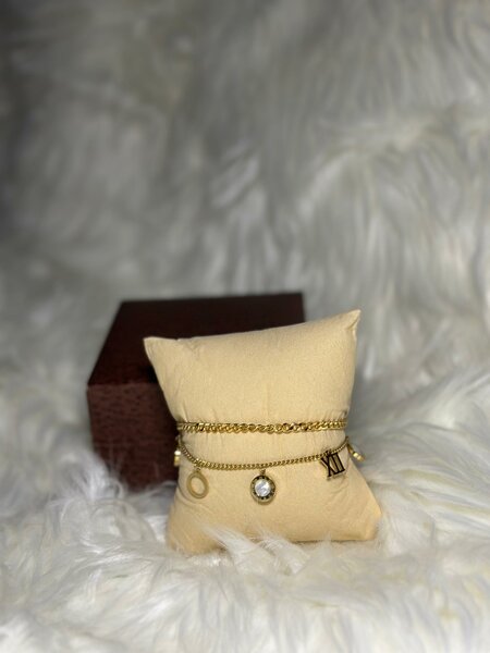 Bracelet en or avec pendentifs