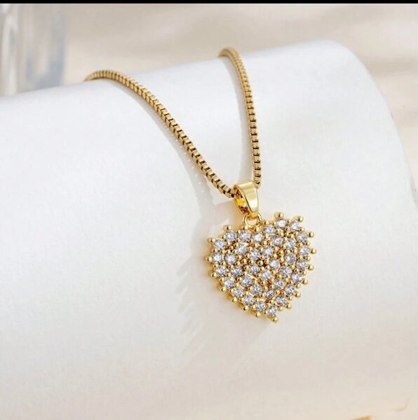 Collier en forme de cœur avec zircon