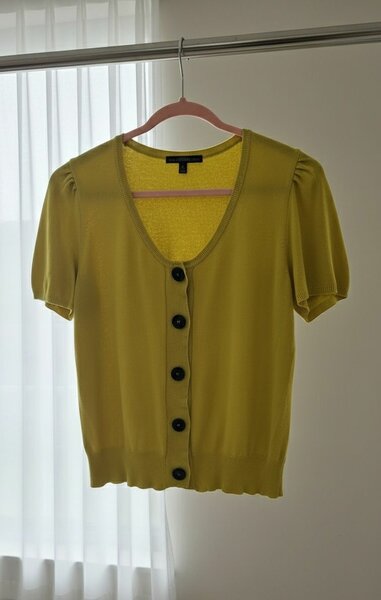 Cardigan jaune à boutons