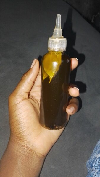 Huile capillaire nourrissante