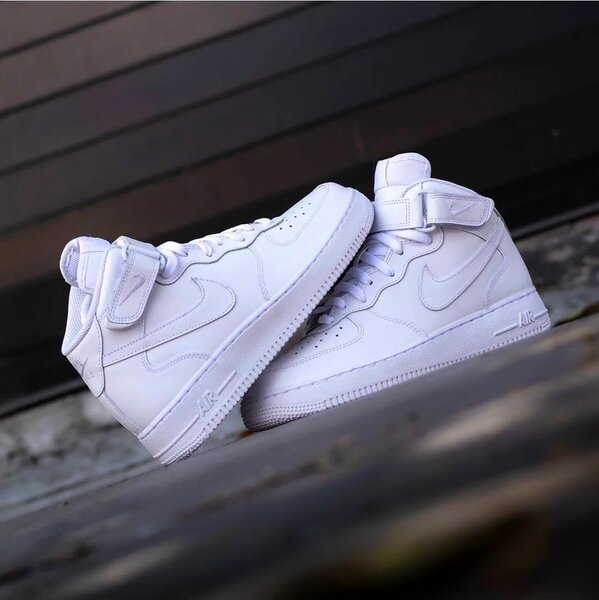Chaussures Nike Air Force 1 Mid Blanche