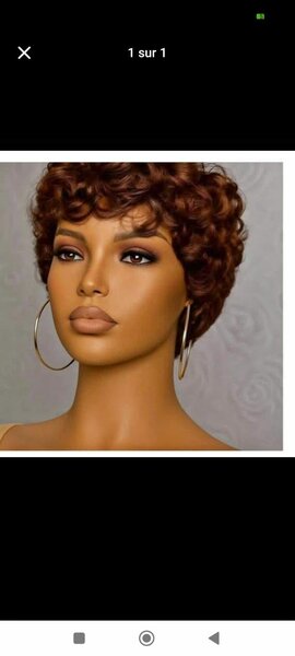 Perruque courte bouclée