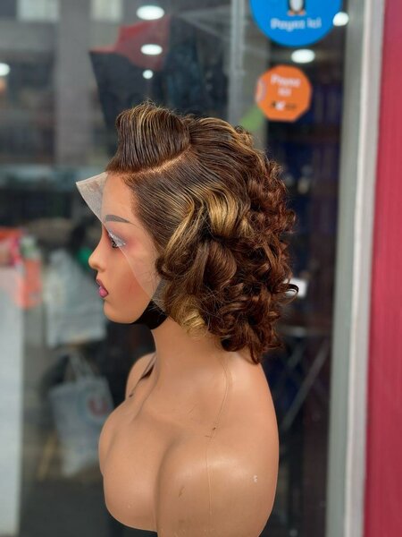 Perruque lace front bouclée