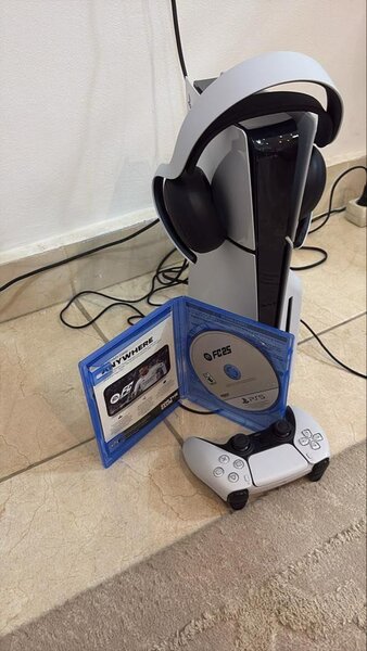 Console de jeu avec accessoires