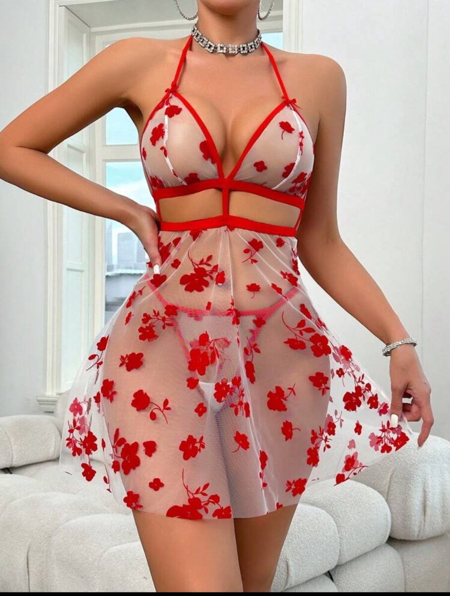 Robe transparante florale rouge