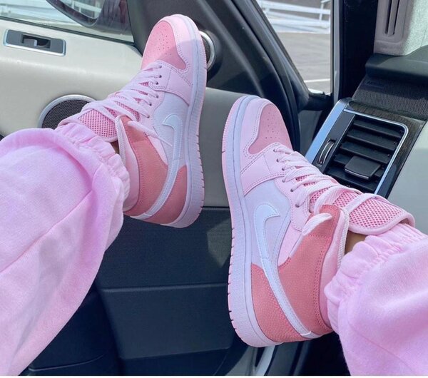 Chaussures de sport roses Nike