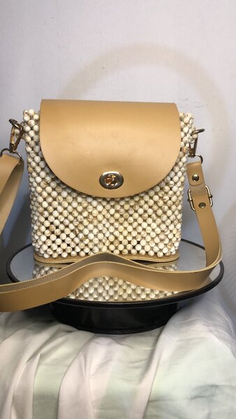 Sac à bandoulière perlé élégant