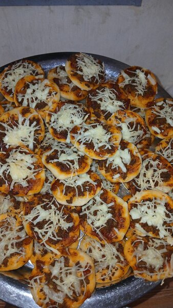 Mini pizzas party