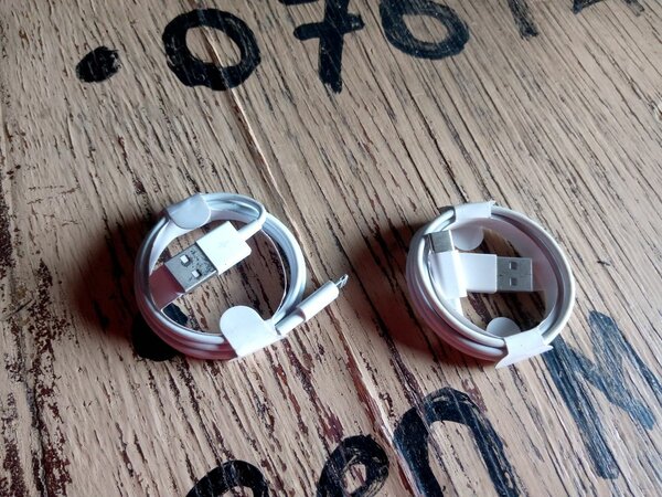 Lightning and type c cables