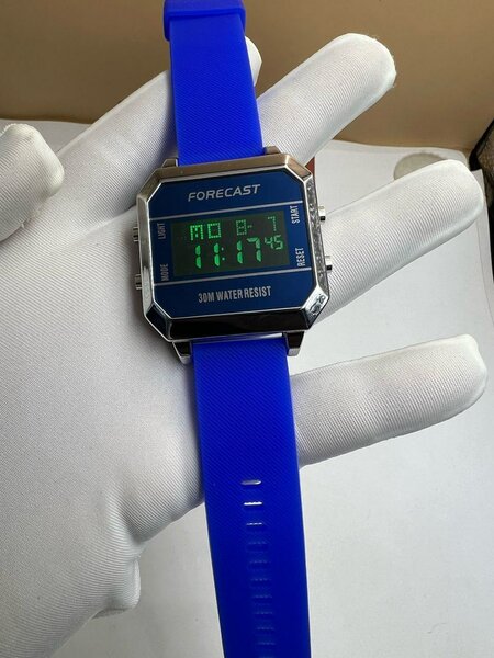 Montre numérique étanche