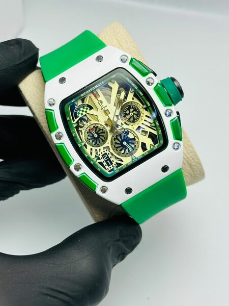 Montre sportive luxe verte