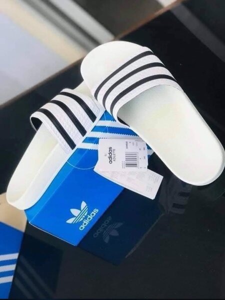 Tongs colorés Adidas confort