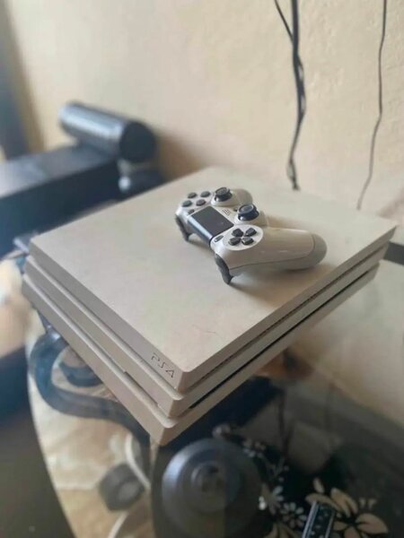 Console PlayStation 4 Slim blanche