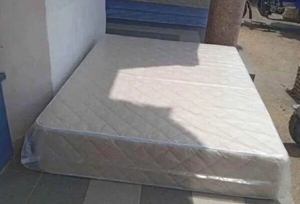 Matelas simple et confortable pour lit