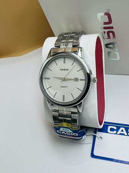 Des montres casio original blanc