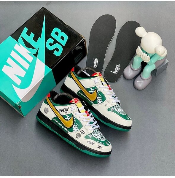 NIKE DUNK LOW STUSSY
